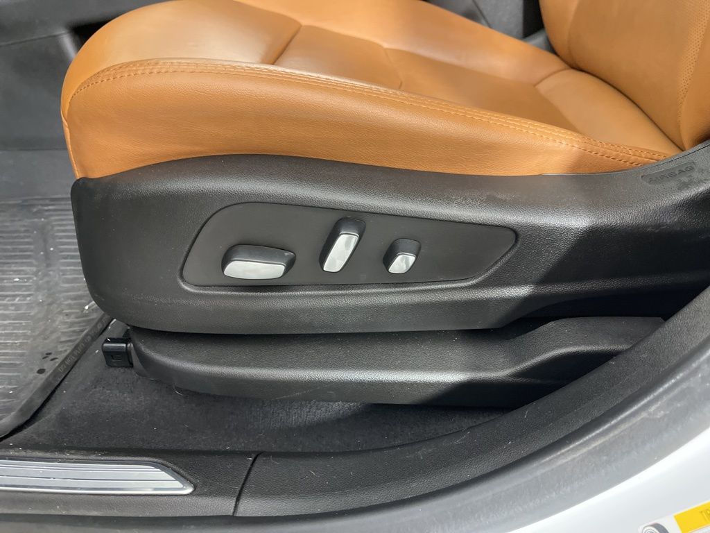 Thumbnail: 2023 Cadillac XT5 - 25