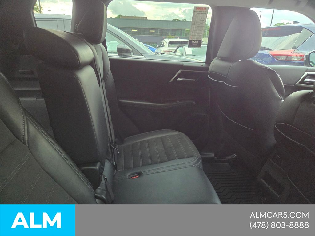 Used 2024 Silver Mitsubishi SE image 25