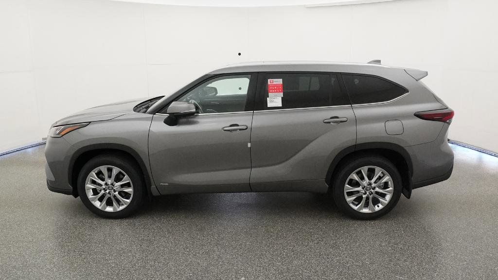 Thumbnail: 2025 Toyota Highlander - 31