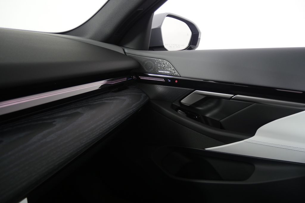 2026 BMW 5 Series 530i 25