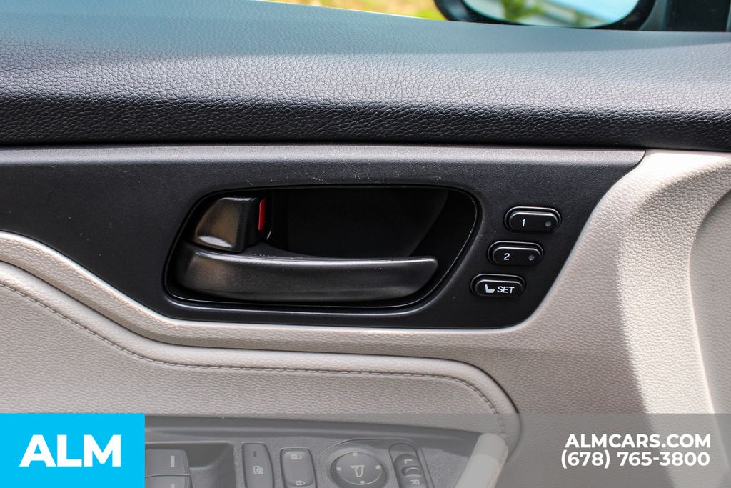 Used 2025 Blue Honda EX-L image 42