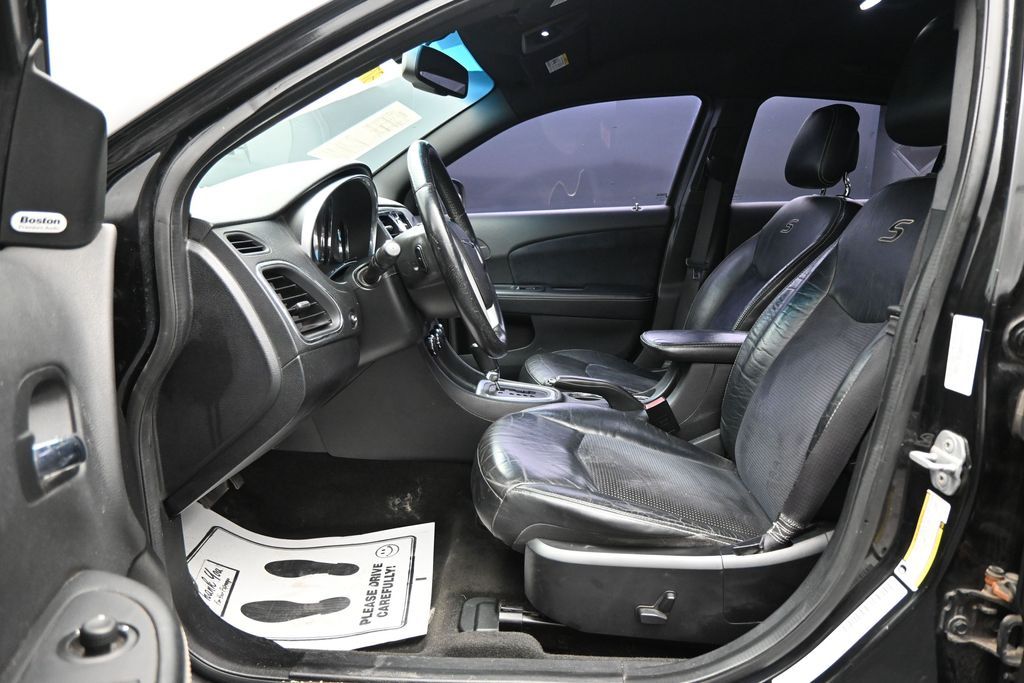 2013 Chrysler 200 Limited - Photo 9