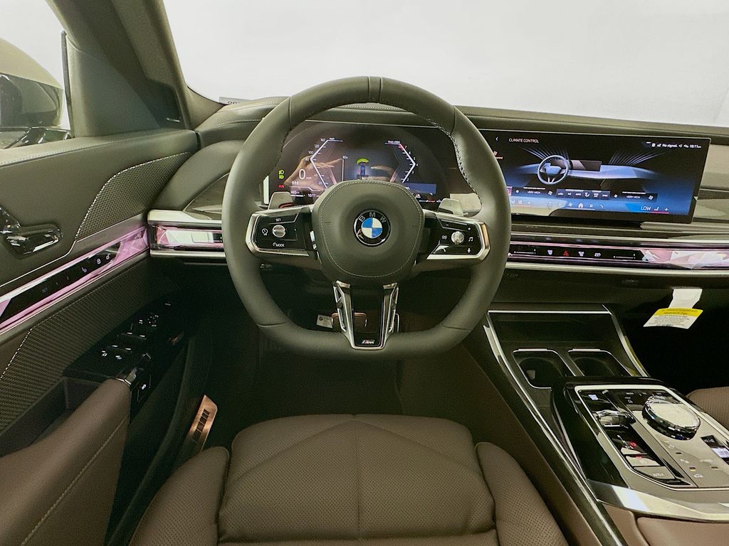 Thumbnail: 2026 BMW 7 Series - 19