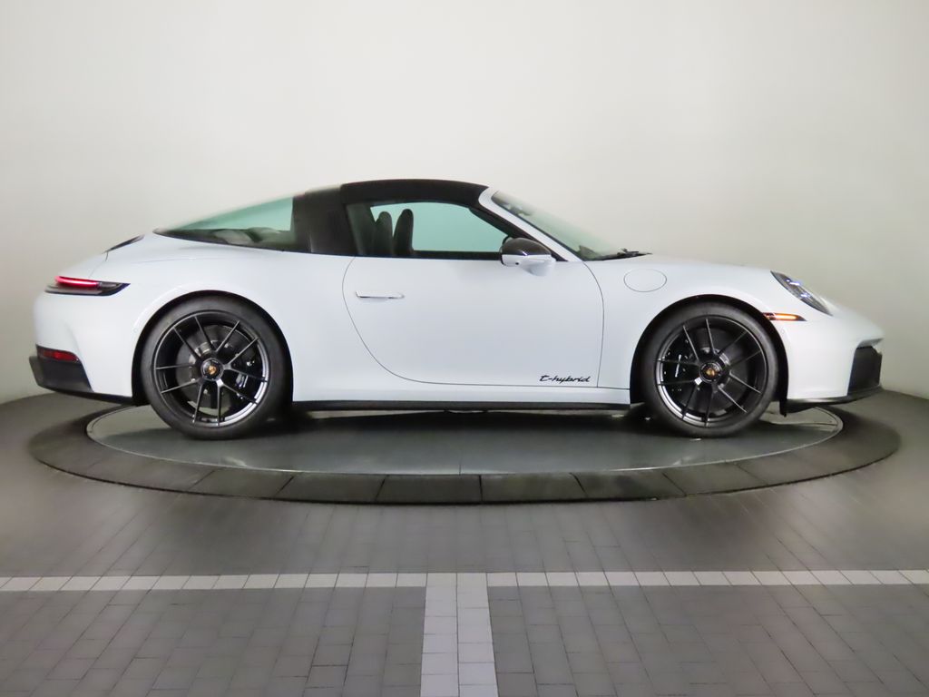 Thumbnail: 2025 Porsche 911 - 8