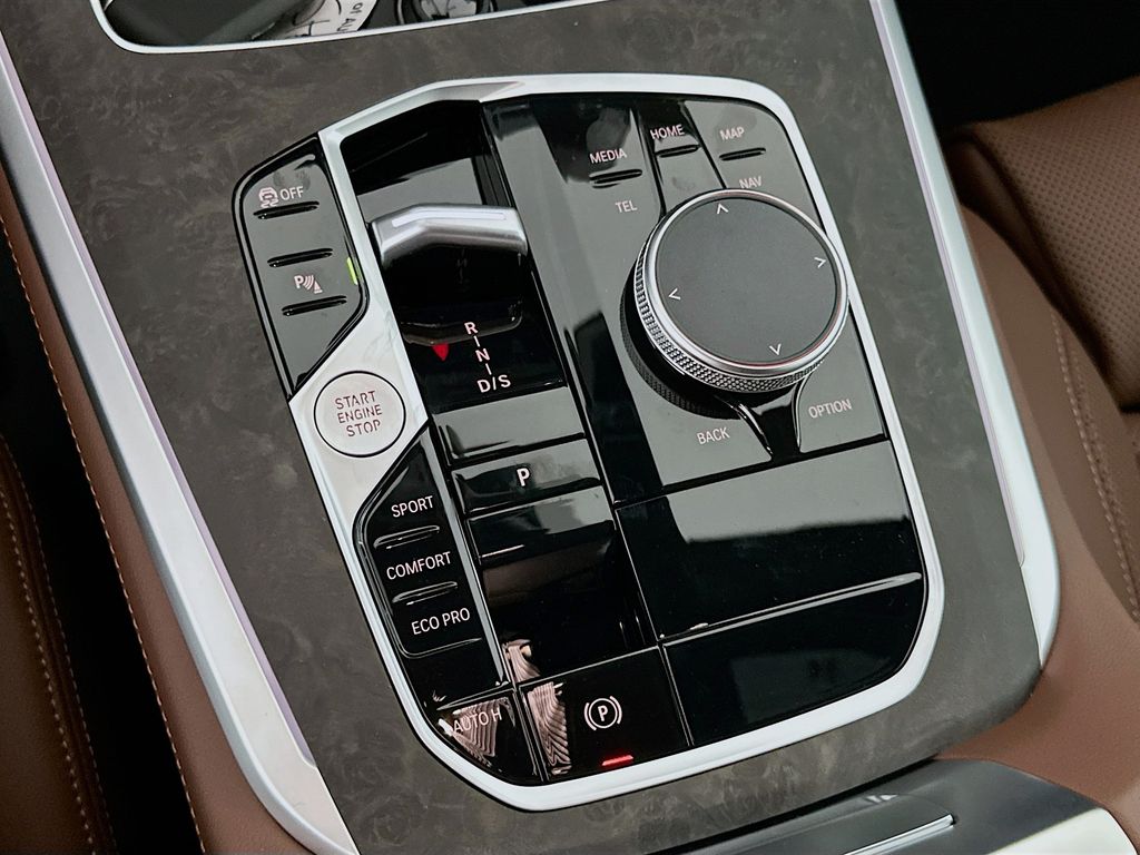 Thumbnail: 2026 BMW X5 - 15