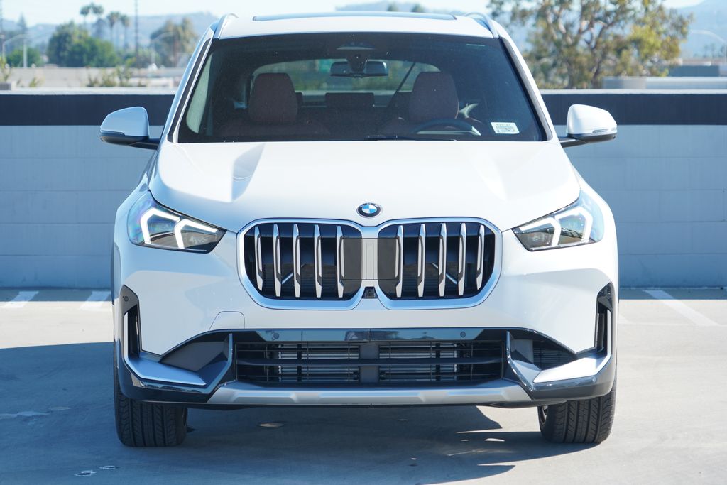 Thumbnail: 2027 BMW X1 - 2