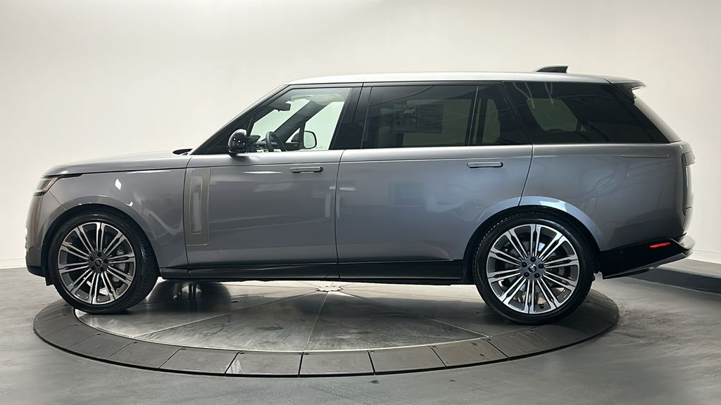 2024 Land Rover Range Rover SE 2