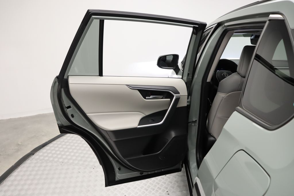 Thumbnail: 2023 Toyota RAV4 - 21