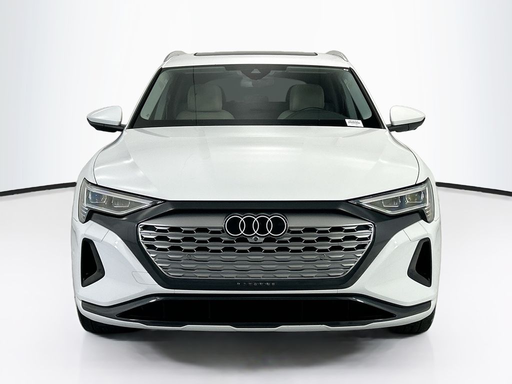 Thumbnail: 2024 Audi Q8 e-tron - 2