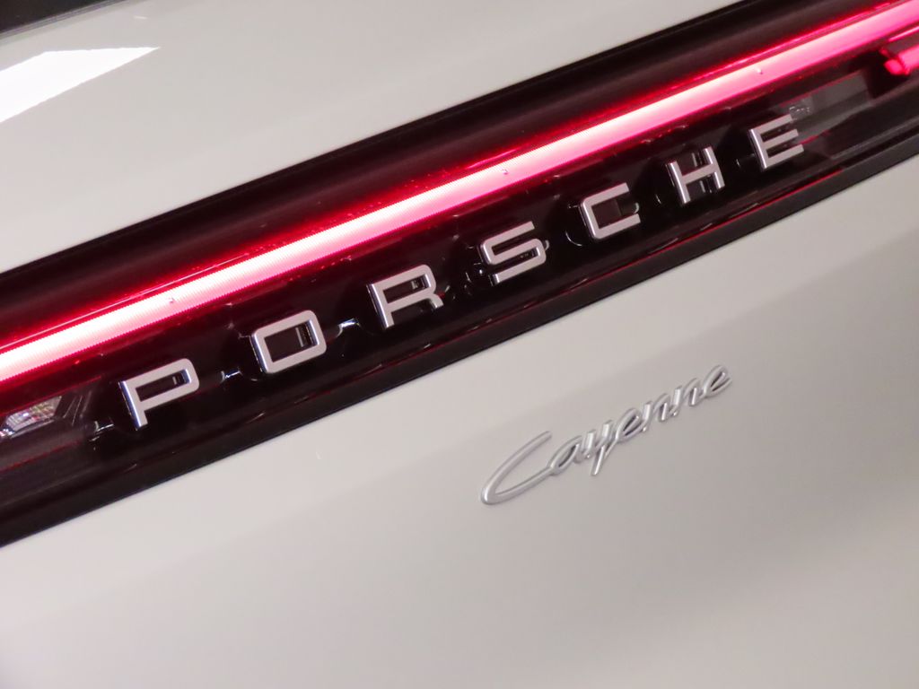 Thumbnail: 2026 Porsche Cayenne - 12