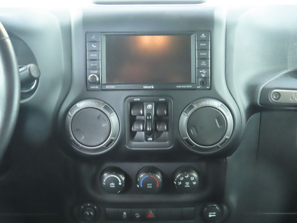 Thumbnail: 2017 Jeep Wrangler - 14