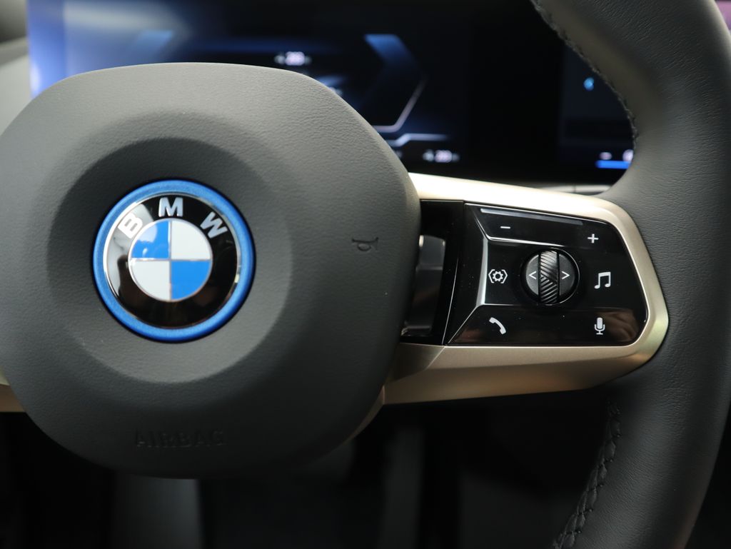 2025 BMW iX xDrive50 12