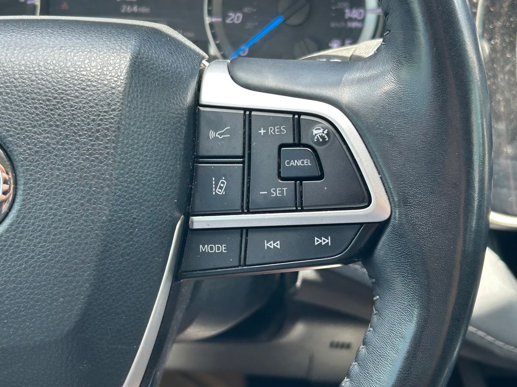 Used 2023 Toyota Highlander Hybrid SUV