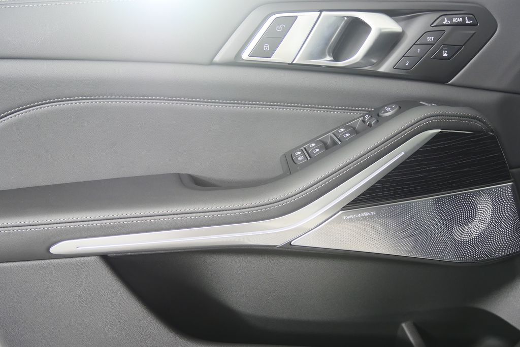 Thumbnail: 2026 BMW X7 - 9