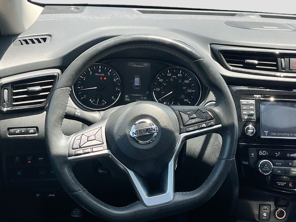 Used 2017 Blue Nissan SL image 23