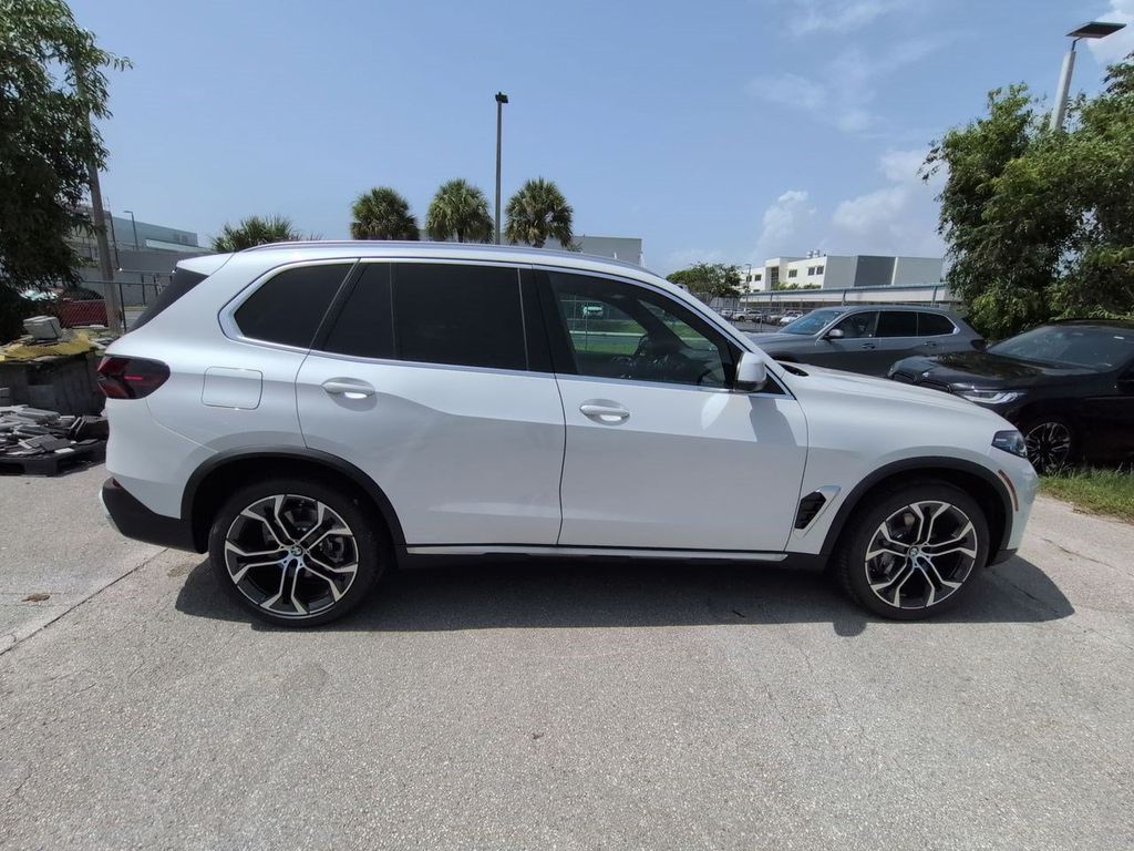 New 2026 White BMW xDrive40i image 3