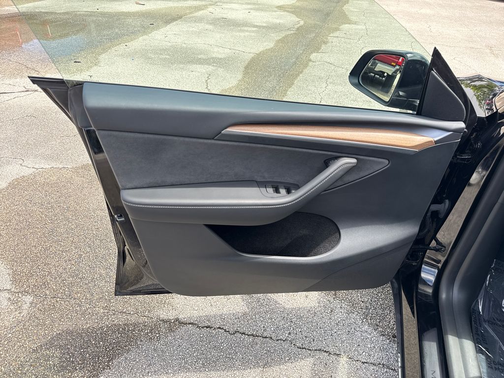 Used 2023  Tesla Standard Range image 13