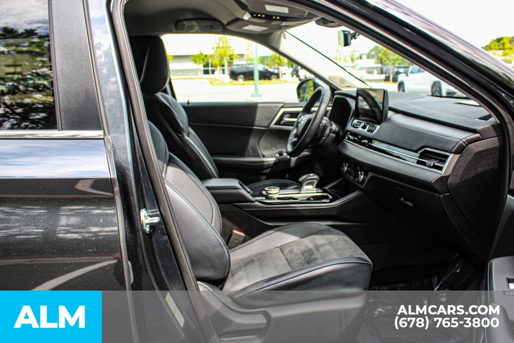 Used 2025 Gray Mitsubishi SE image 23
