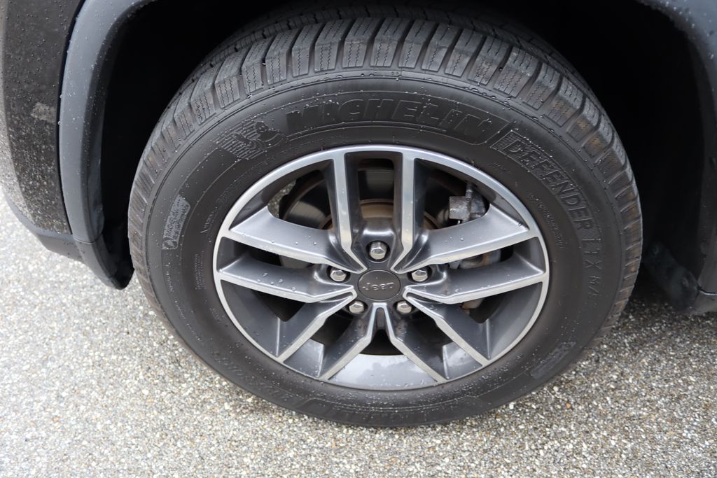 Thumbnail: 2017 Jeep Grand Cherokee - 4