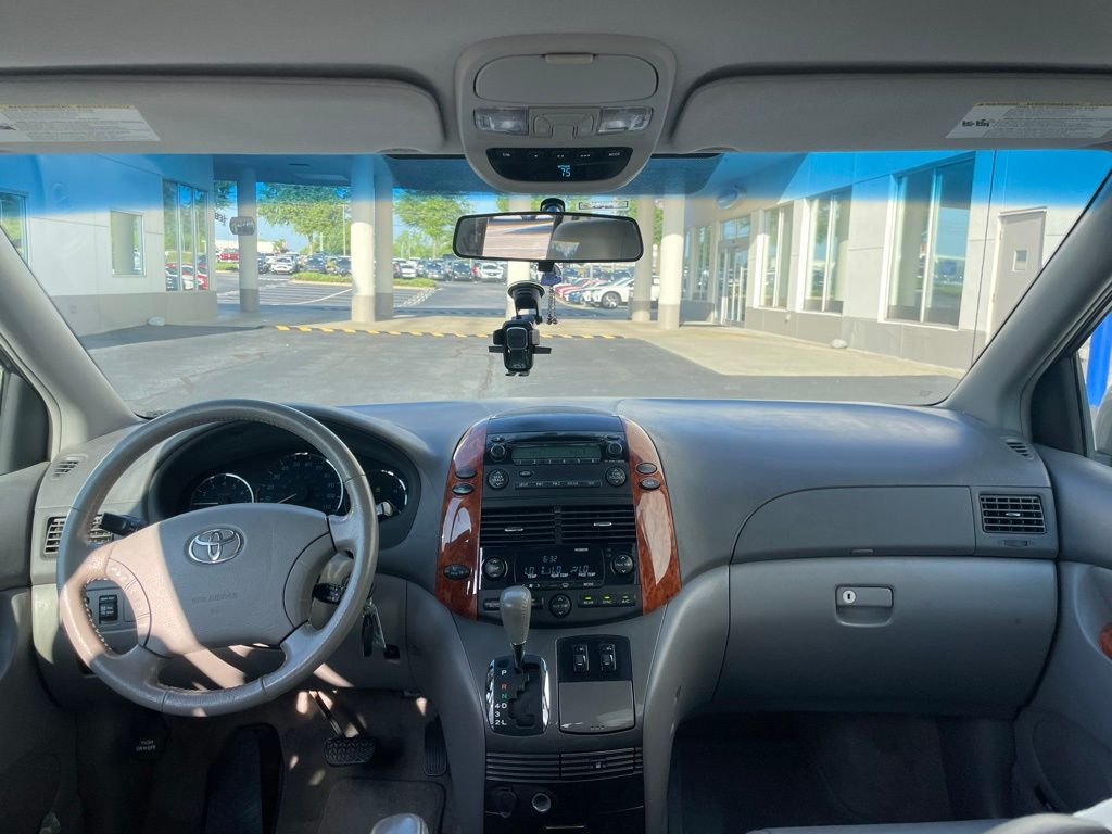 2010 Toyota Sienna XLE 5