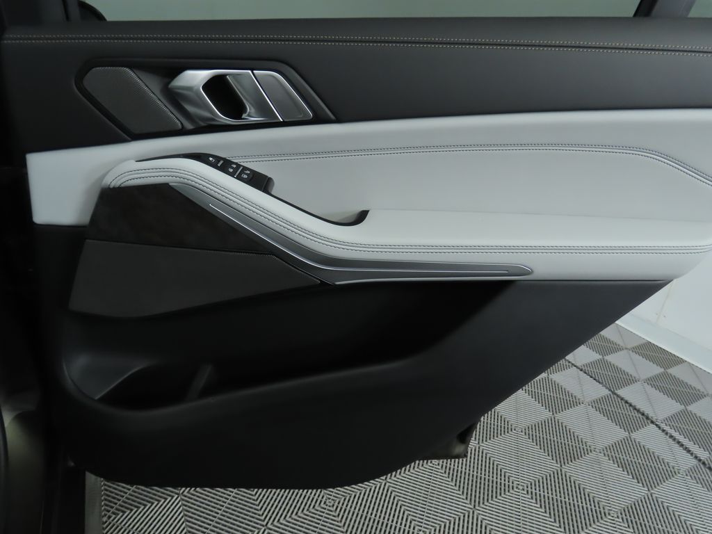 Thumbnail: 2026 BMW X7 - 29