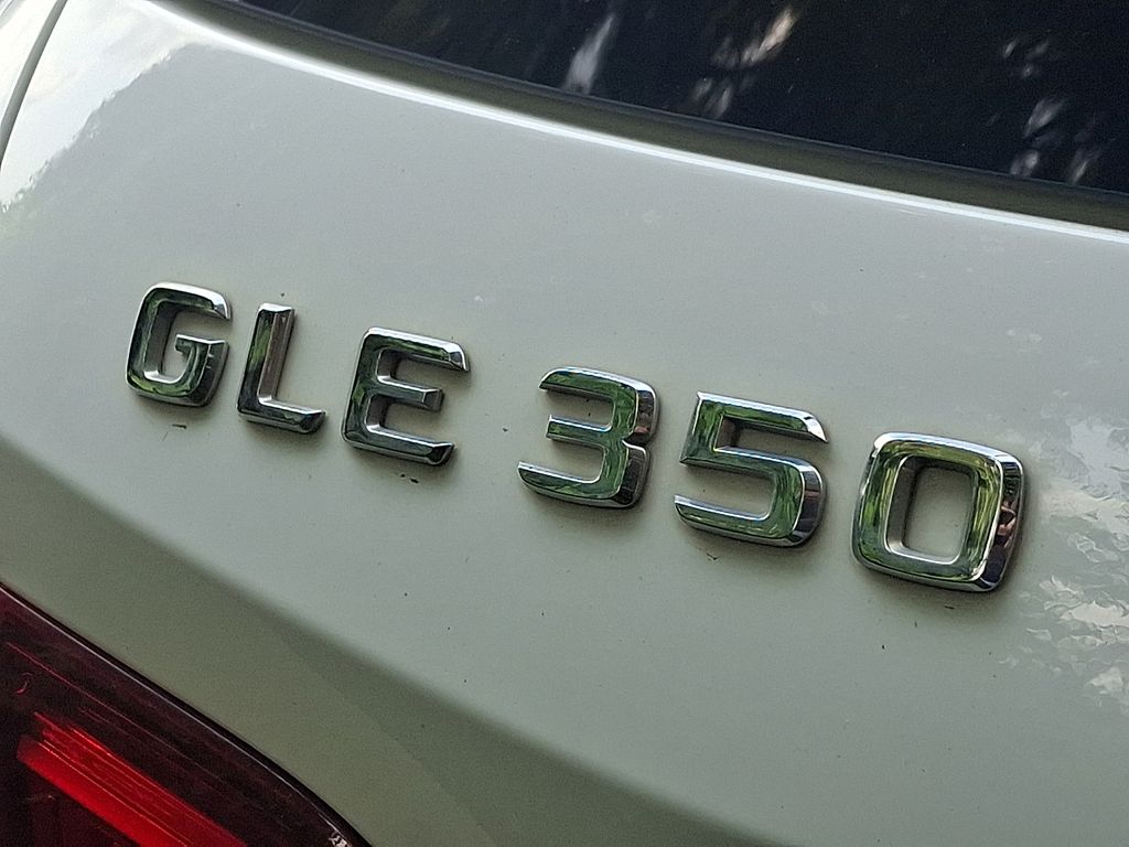 Thumbnail: 2016 Mercedes-Benz GLE - 32
