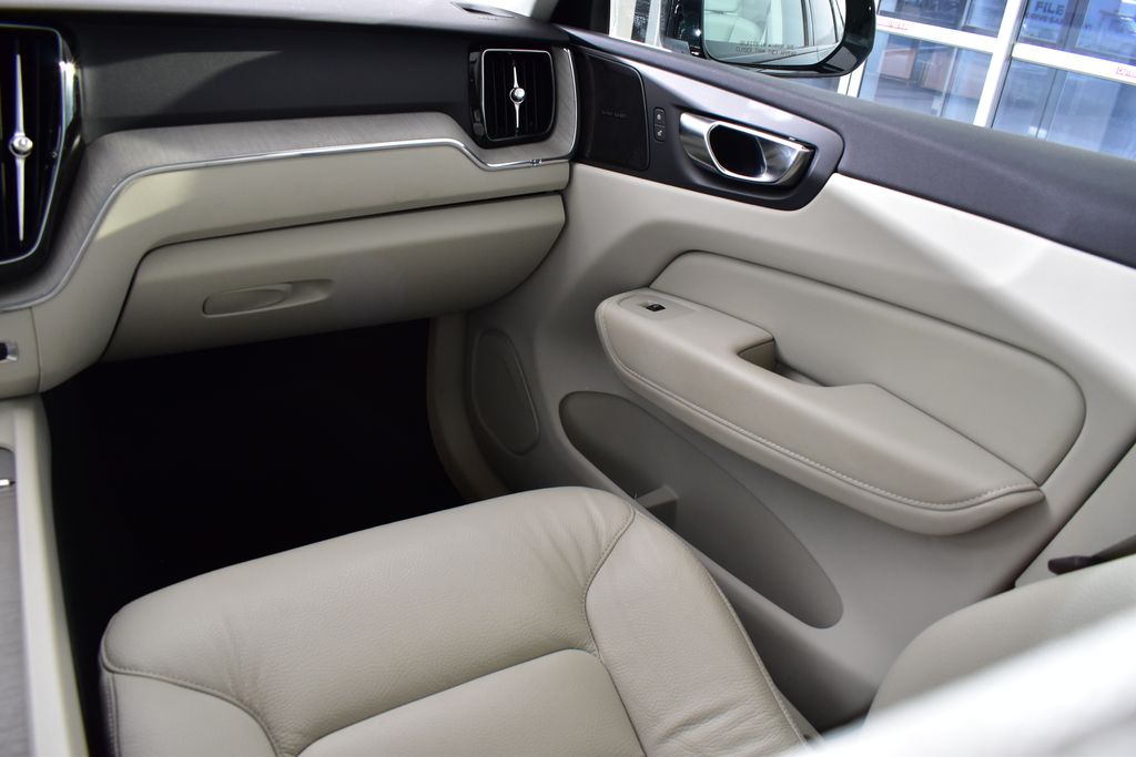 Thumbnail: 2023 Volvo XC60 - 23