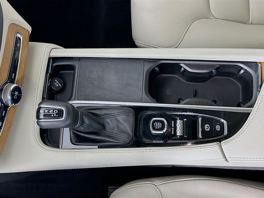 Thumbnail: 2021 Volvo XC90 - 17