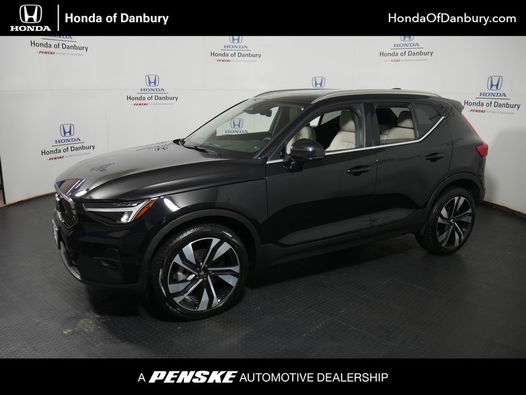 Thumbnail: 2023 Volvo XC40 - 1