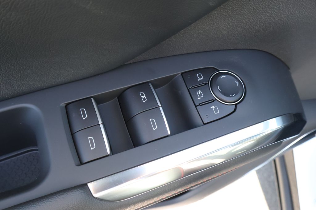 Thumbnail: 2026 Chevrolet Traverse - 18