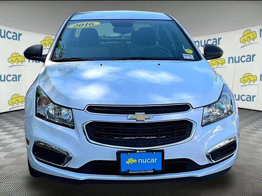 2016 Chevrolet Cruze Limited — photo 2