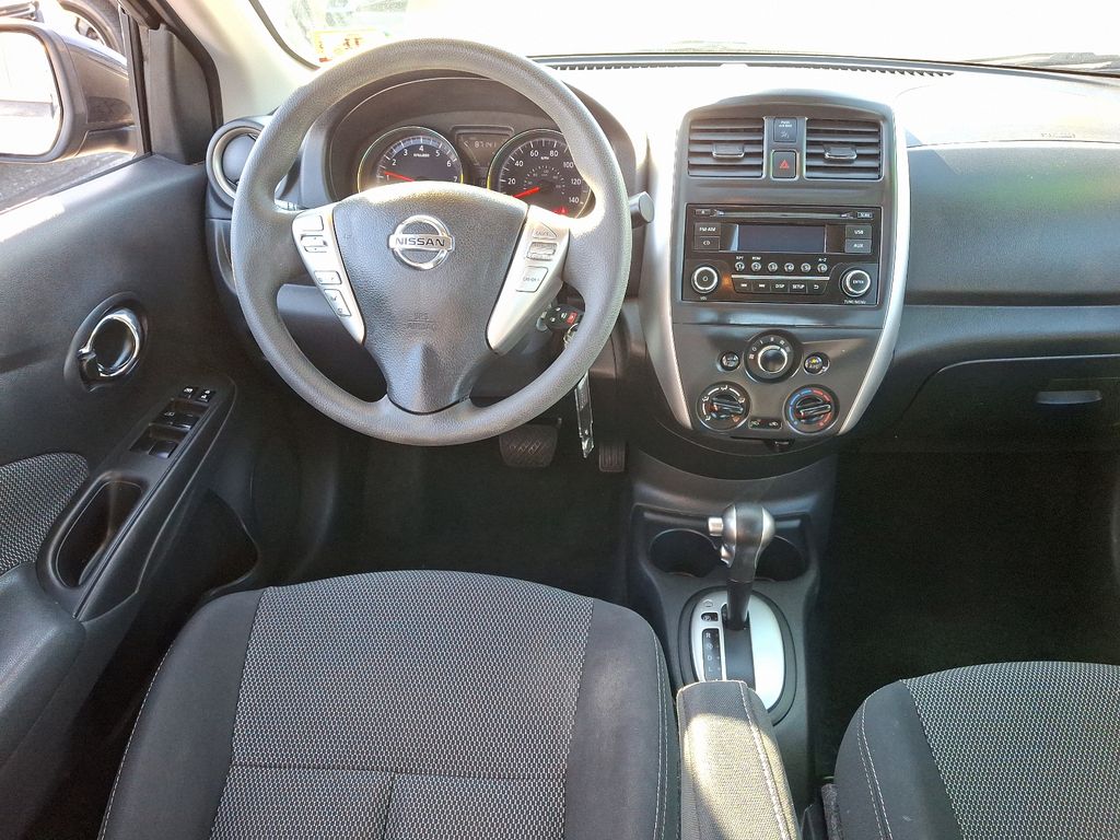 2016 Nissan Versa 1.6 SV 11