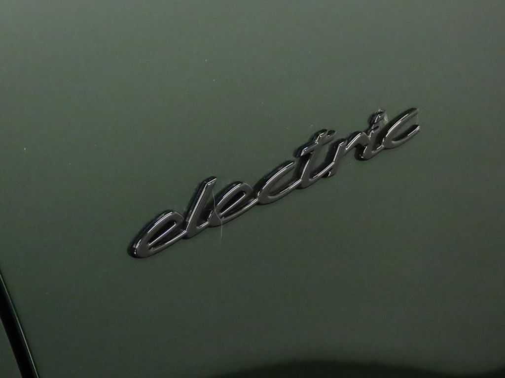 Thumbnail: 2025 Porsche Macan - 13