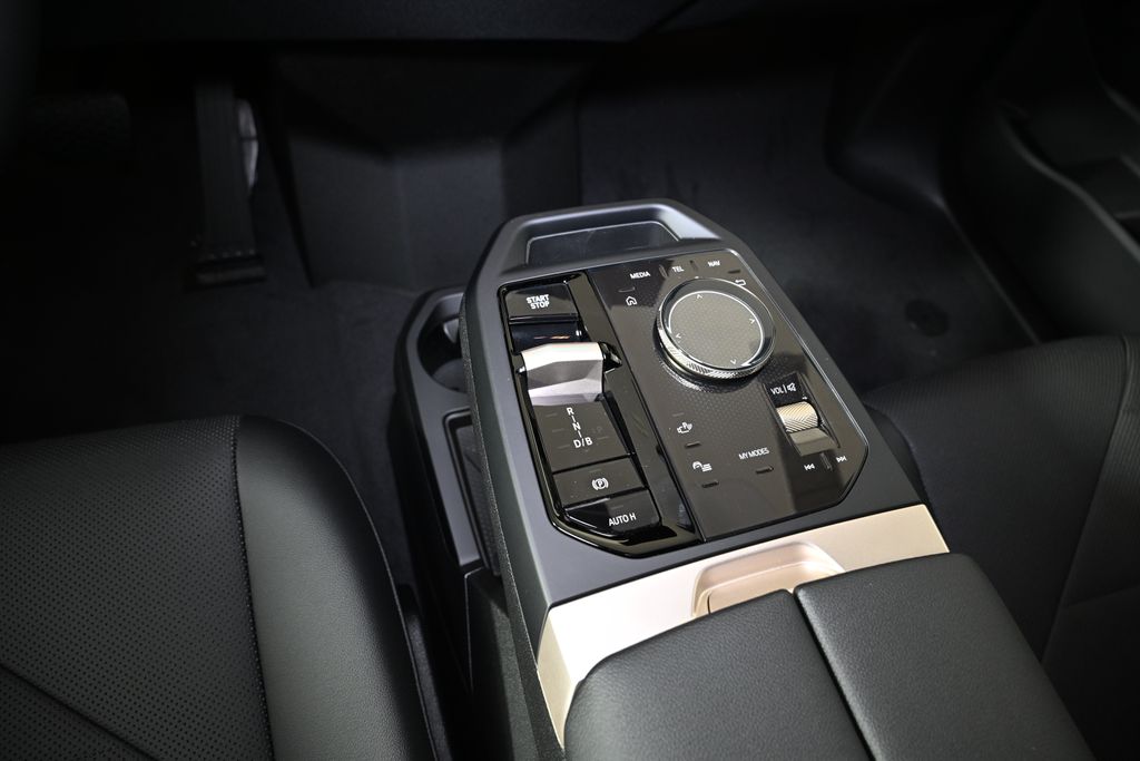 Thumbnail: 2026 BMW iX - 19