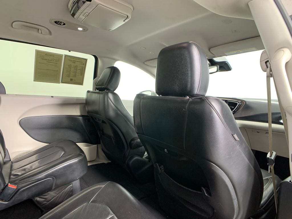 2018 Chrysler Pacifica Touring L 29