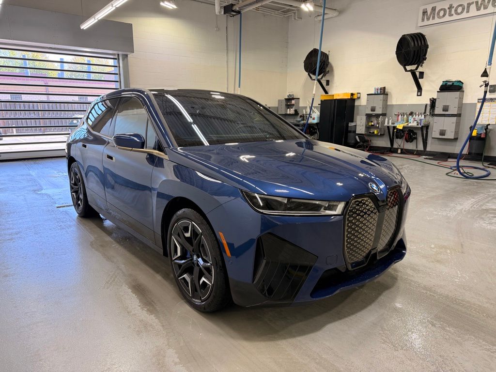 Thumbnail: 2023 BMW iX - 7