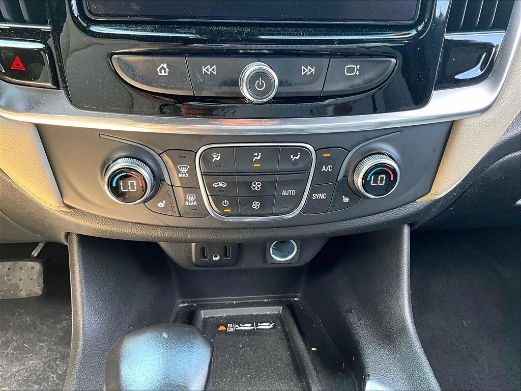 2022 Chevrolet Traverse — photo 27