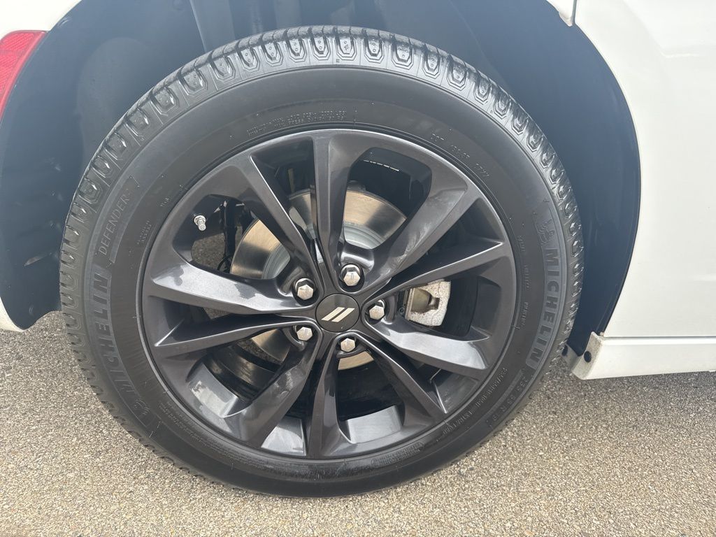 View vehicle photo 7
