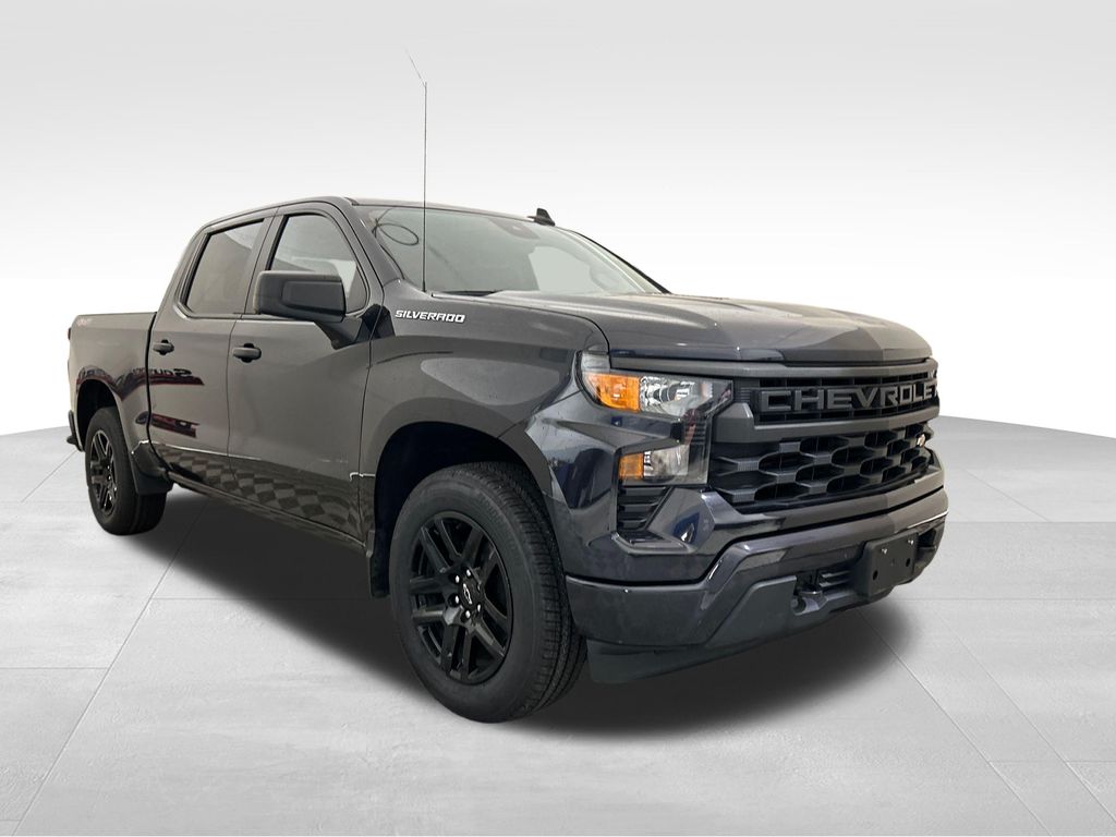 Used 2022 Gray Chevrolet Custom image 9