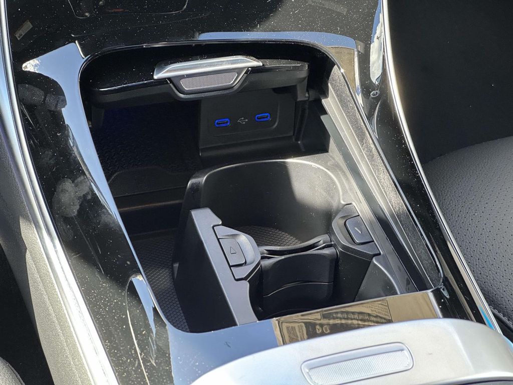 Thumbnail: 2025 Mercedes-Benz C-Class - 12