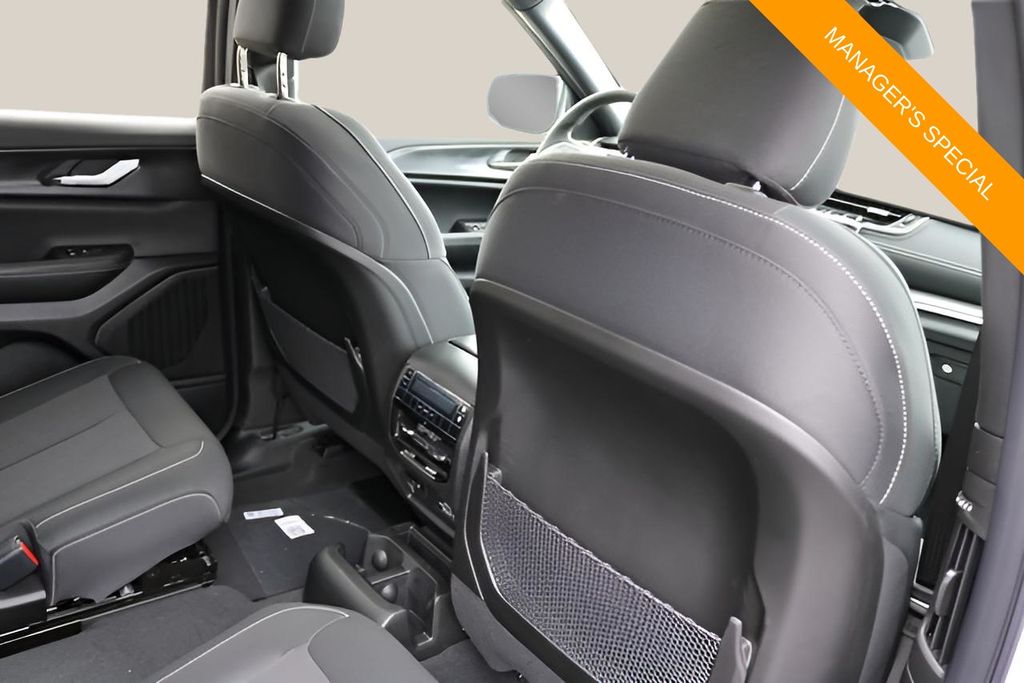 New 2025 White Jeep Laredo X image 21