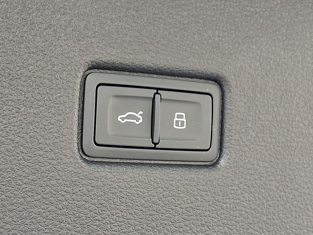 Thumbnail: 2025 Audi SQ5 - 29