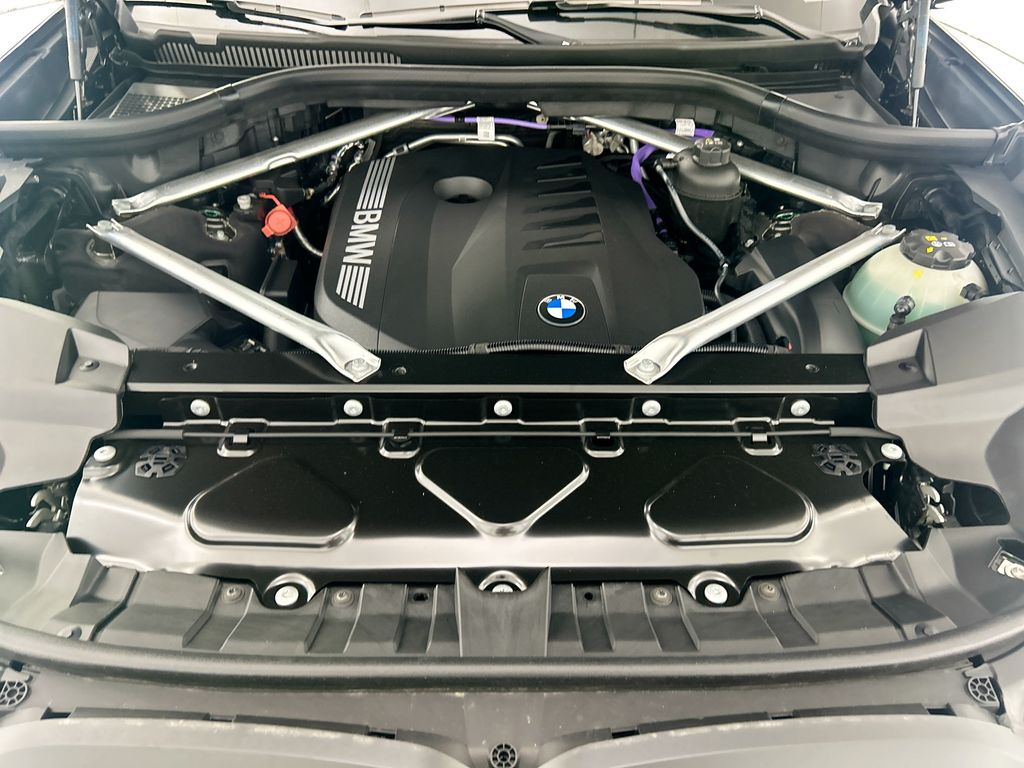 Thumbnail: 2027 BMW X7 - 28