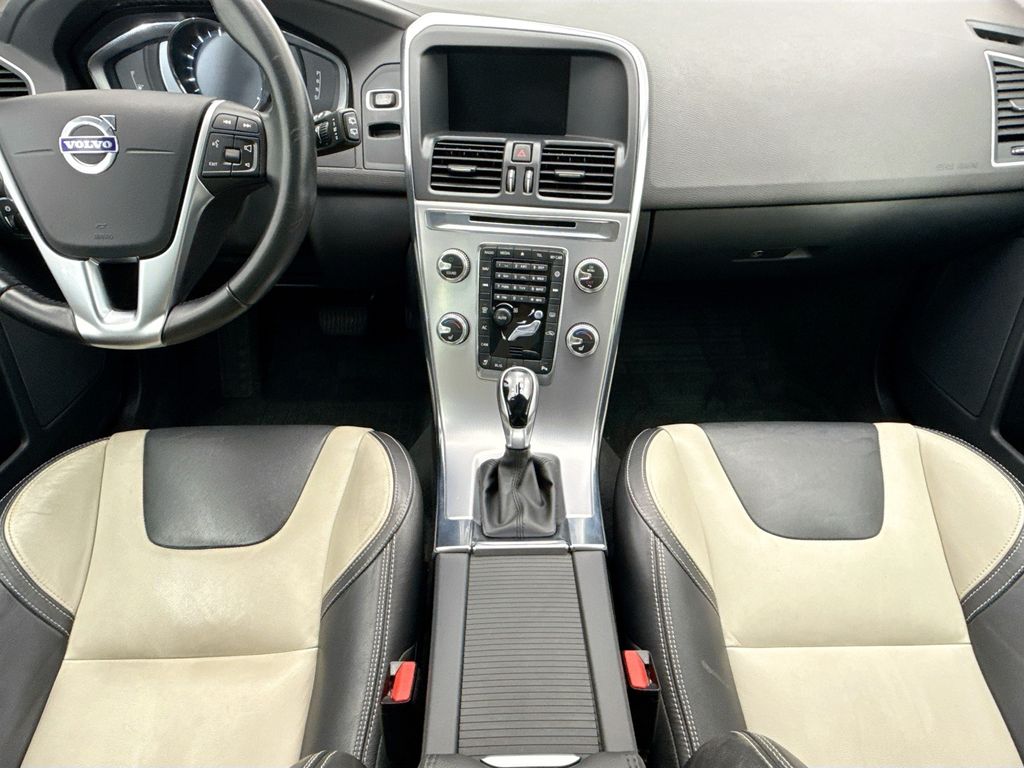 Thumbnail: 2017 Volvo XC60 - 13