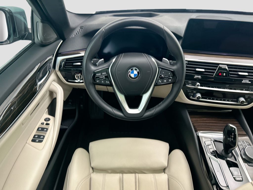 Thumbnail: 2022 BMW 5 Series - 10