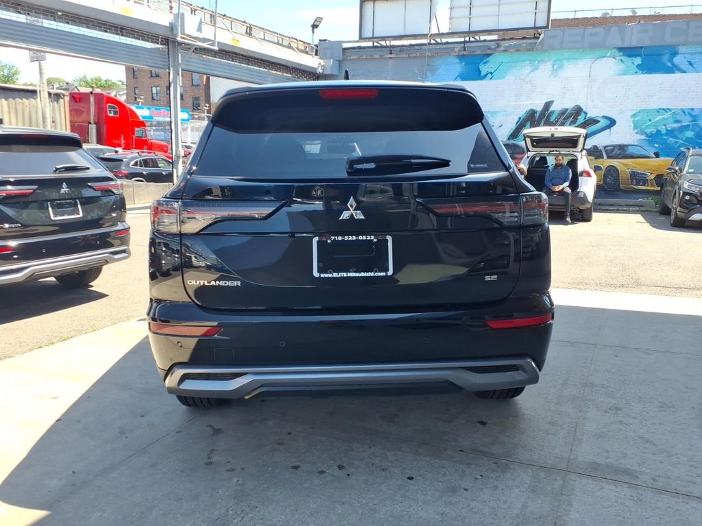 2026 Mitsubishi Outlander SE - Photo 6