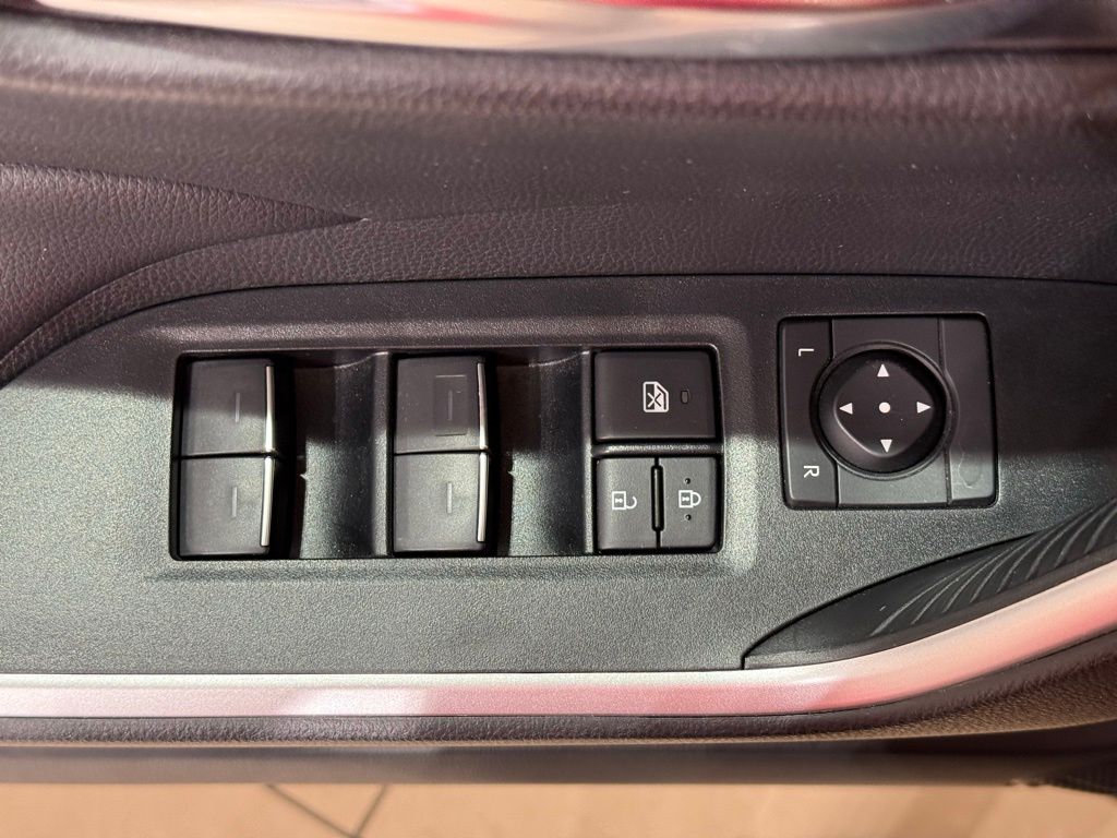 2022 Toyota RAV4 XLE 16