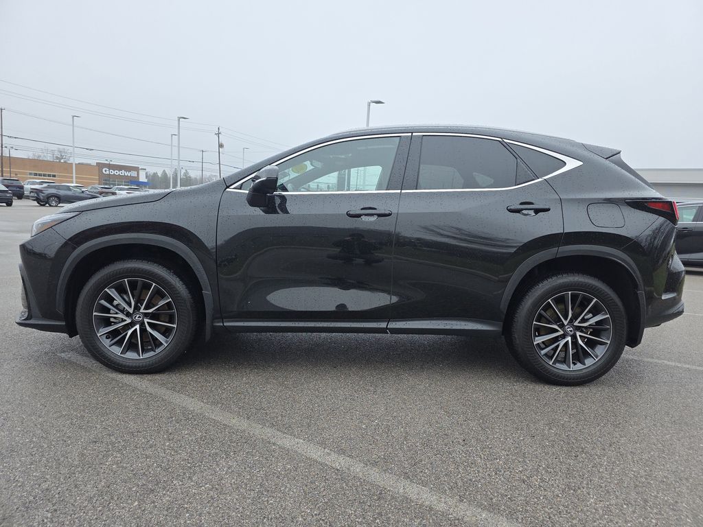 View vehicle photo 4