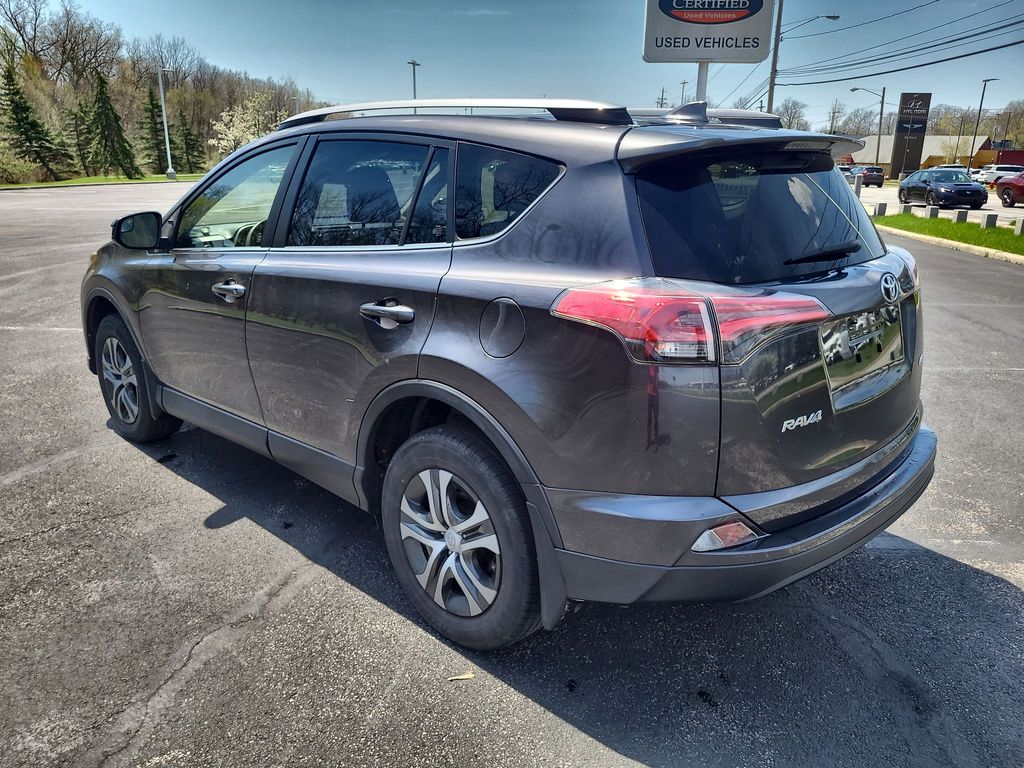 2018 Toyota RAV4 LE 4