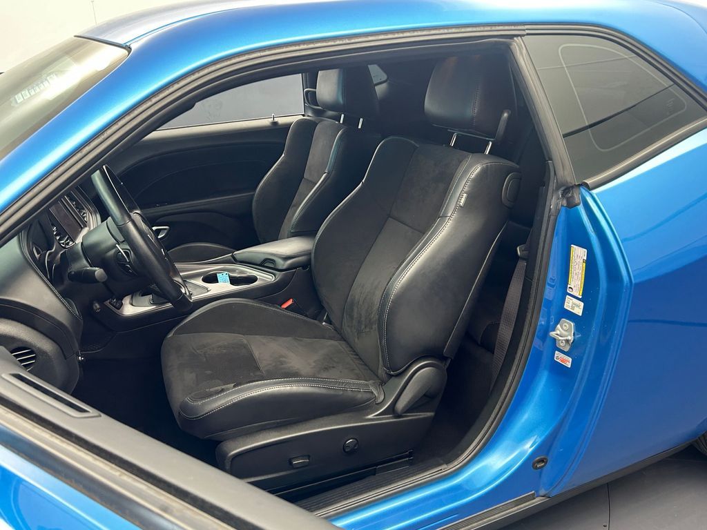 Used 2023 B5 Blue Pearlcoat Dodge R/T image 10